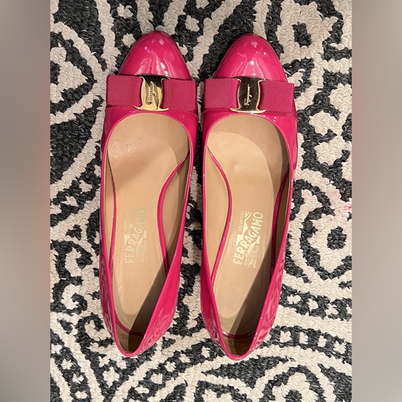 Salvatorre Ferragamo | Vara Bow Patent Leather Pumps | size 8 | Hot pink - Picture 3 of 9